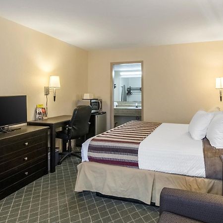 Rodeway Inn University Остин Екстериор снимка