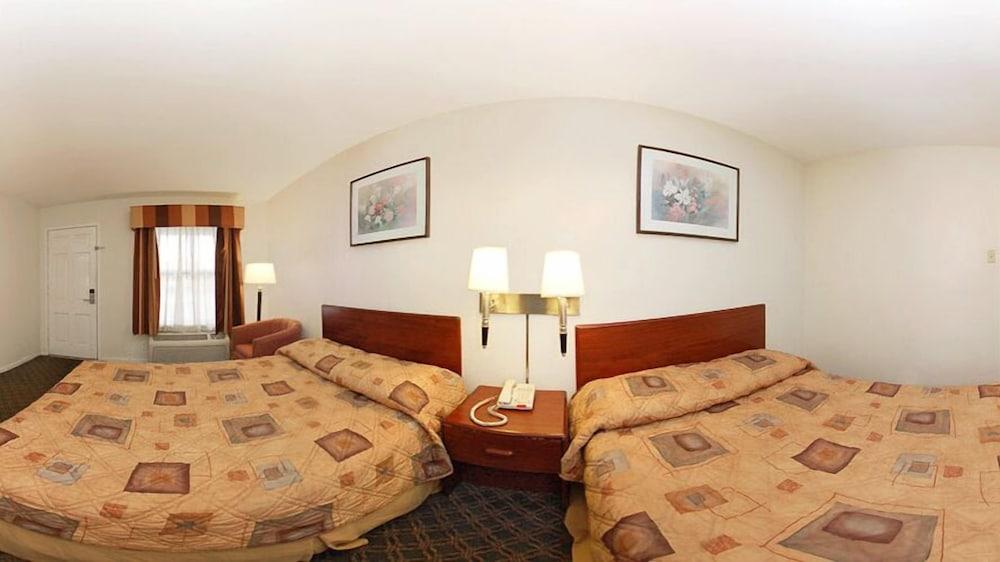 Rodeway Inn University Остин Екстериор снимка