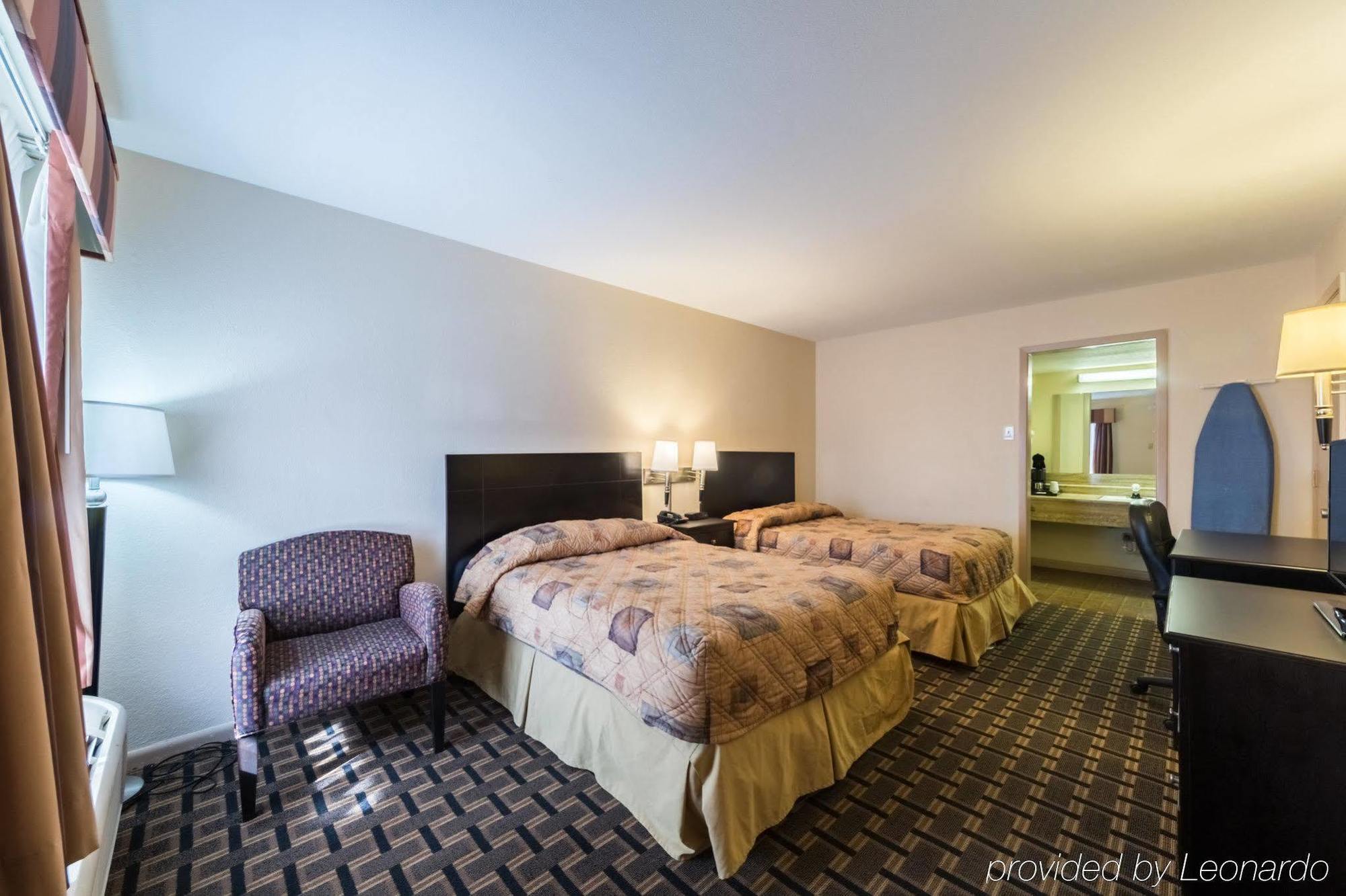 Rodeway Inn University Остин Екстериор снимка