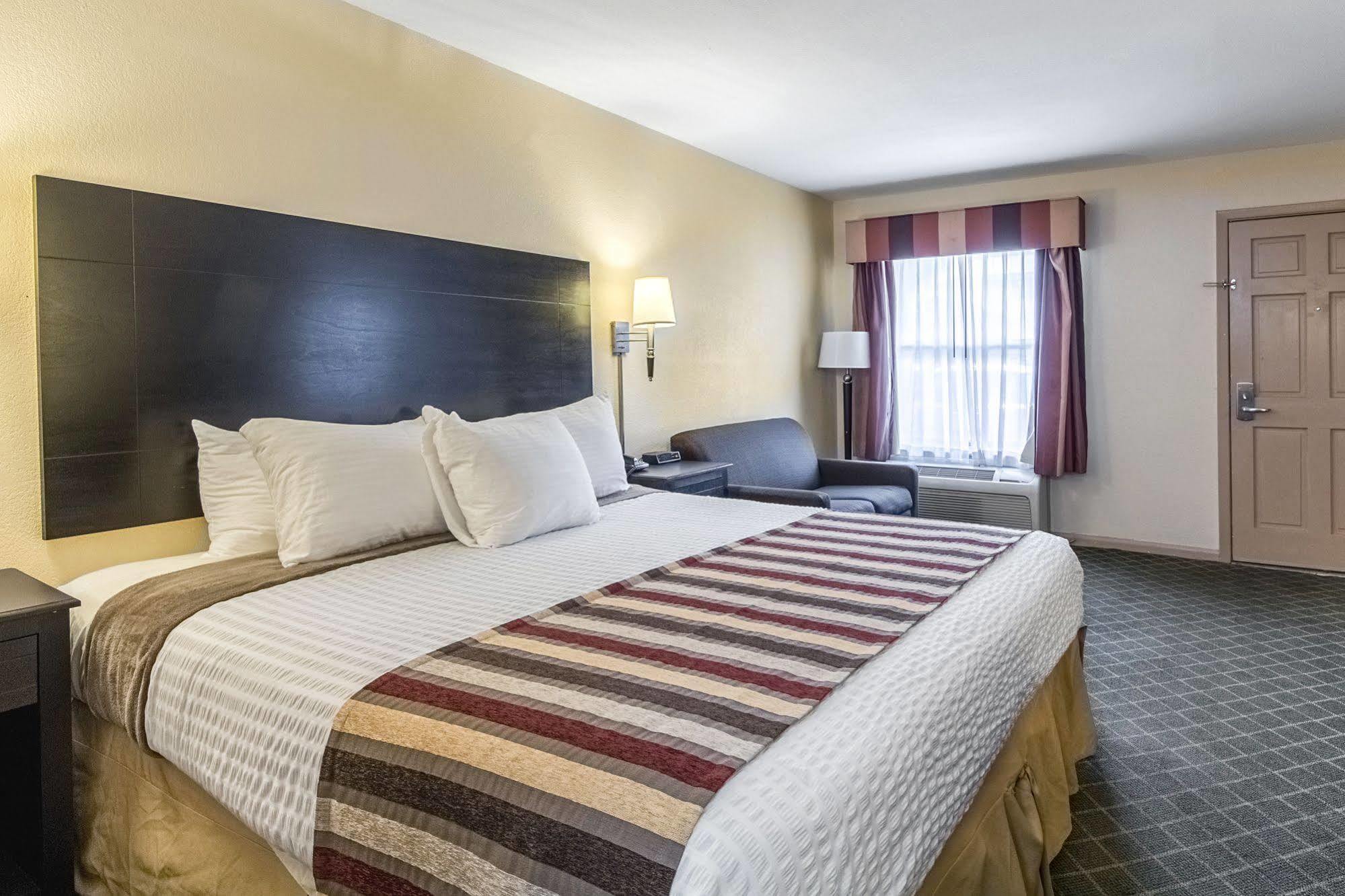 Rodeway Inn University Остин Екстериор снимка