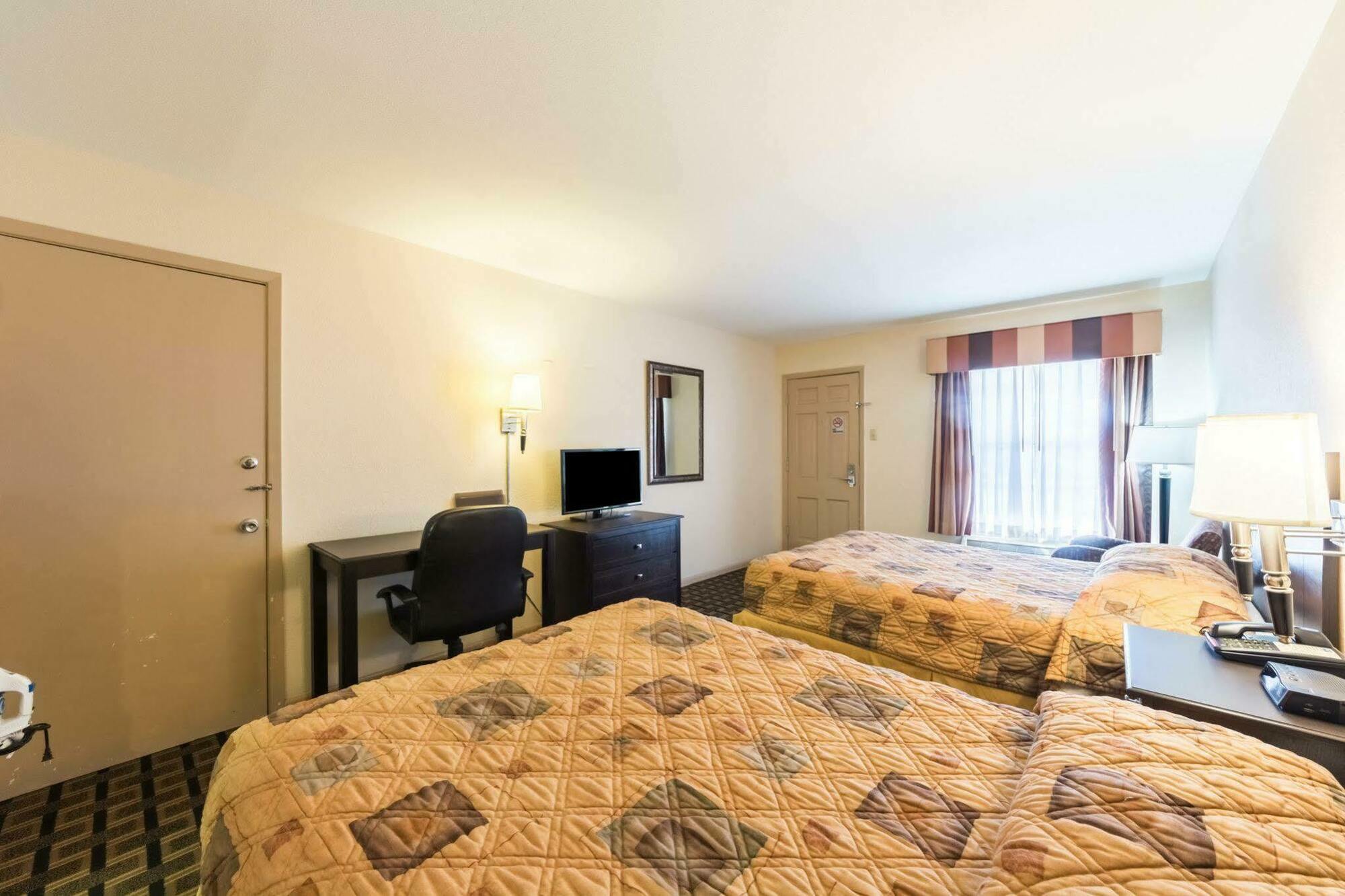 Rodeway Inn University Остин Екстериор снимка